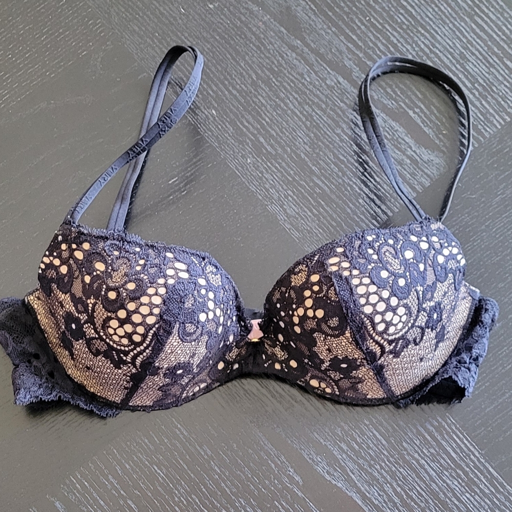 🥰Victoria's Secret black lace bra 34B